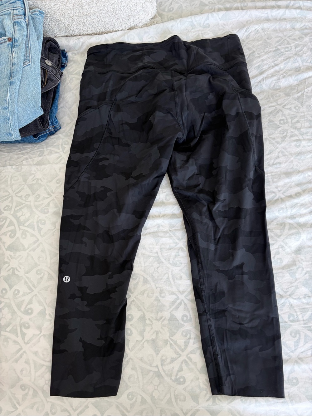 lululemon 'Black Camo crop Leggings with pockets